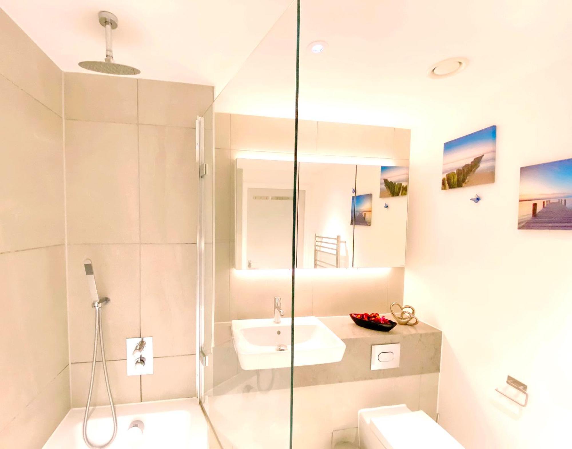 Privatunterkunft A Brand New Flat With 3 Bedrooms & 3 Baths In Zone 1 Angel For Max 9 Ppl *
